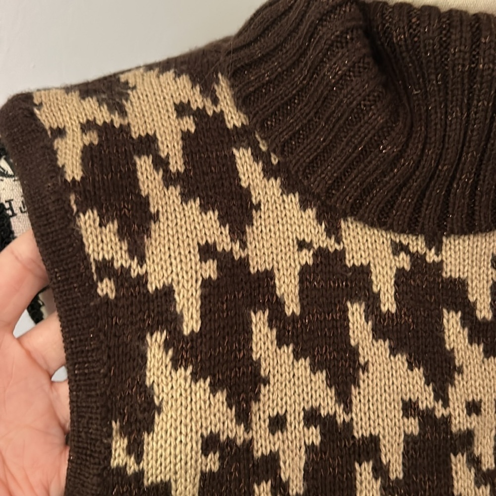 Vintage Mixit Brown and Cream Houndstooth Turtleneck Sweater - Picture 3 of 7